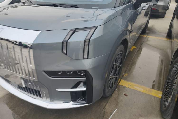 Used Zeekr 009 2024 7-Seater Walk-Through Version Four-Wheel Drive 108 kWh Left Front Headlight