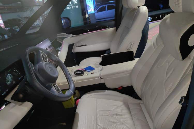 Used Zeekr 009 2024 7-Seater Walk-Through Version Four-Wheel Drive 108 kWh Left Front Seat