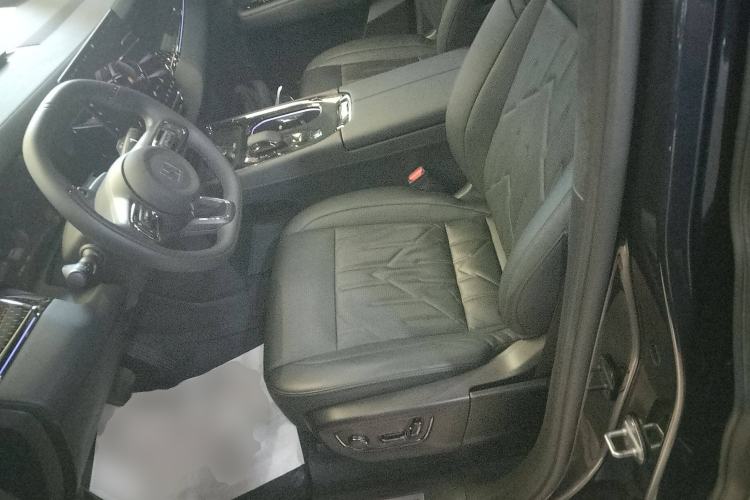Used Zeekr 009 2024 Six-Seat Executive Version 4WD 108 kWh Left Front Seat