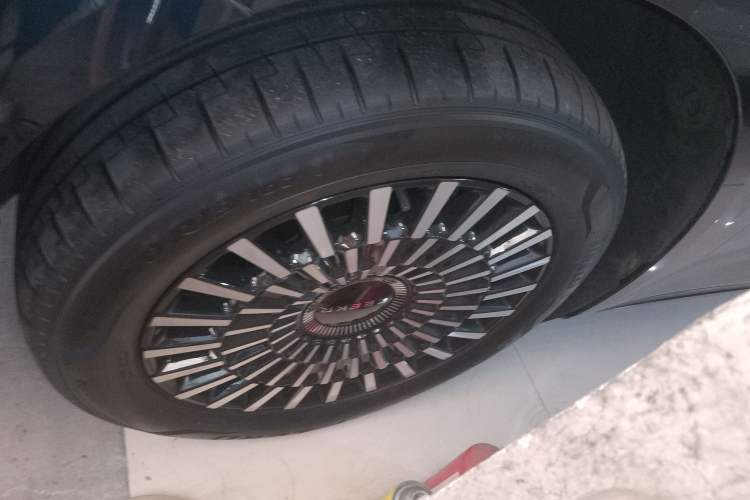 Used Zeekr 009 2024 Six-Seat Executive Version 4WD 108 kWh Left Front Wheel Hub