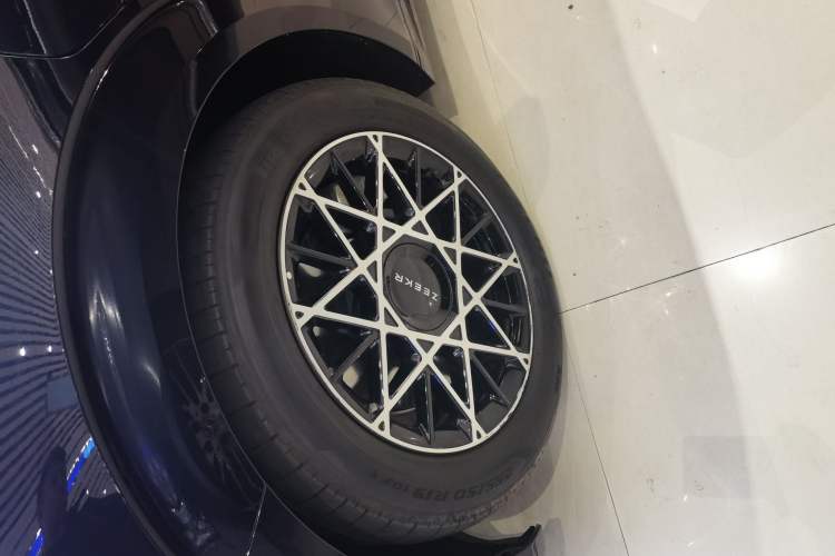 Used Zeekr 009 2024 7-Seater Walk-Through Version Four-Wheel Drive 108 kWh Left Front Wheel Hub