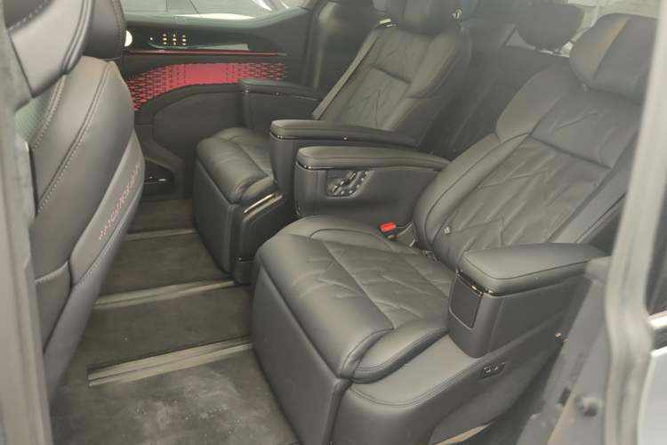 Used Zeekr 009 2024 7-Seater Walk-Through Version Four-Wheel Drive 108 kWh Left Rear Seat