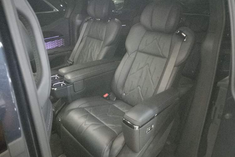 Used Zeekr 009 2024 Six-Seat Executive Version 4WD 108 kWh Left Rear Seat