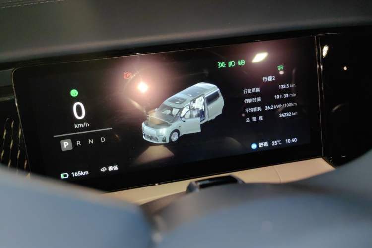 Used Zeekr 009 2024 7-Seater Walk-Through Version Four-Wheel Drive 108 kWh Odometer Close Up