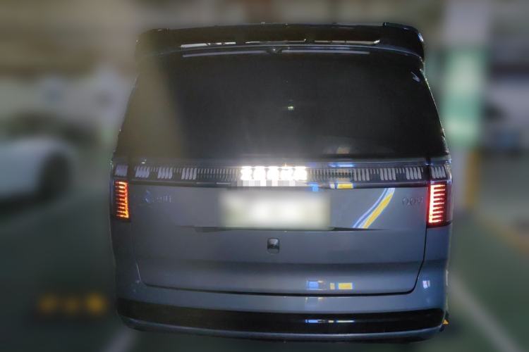 Used Zeekr 009 2024 7-Seater Walk-Through Version Four-Wheel Drive 108 kWh Rear