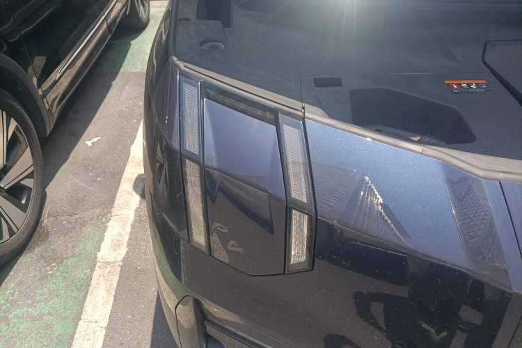 Used Zeekr 009 2024 7-Seater Aisle Version 108 kWh Right Front Headlight