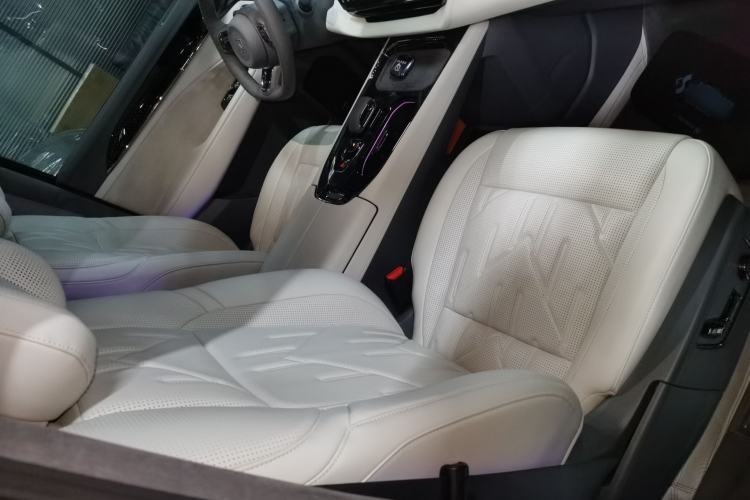 Used Zeekr 009 2024 Six-Seat Executive Version 4WD 108 kWh Right Front Seat