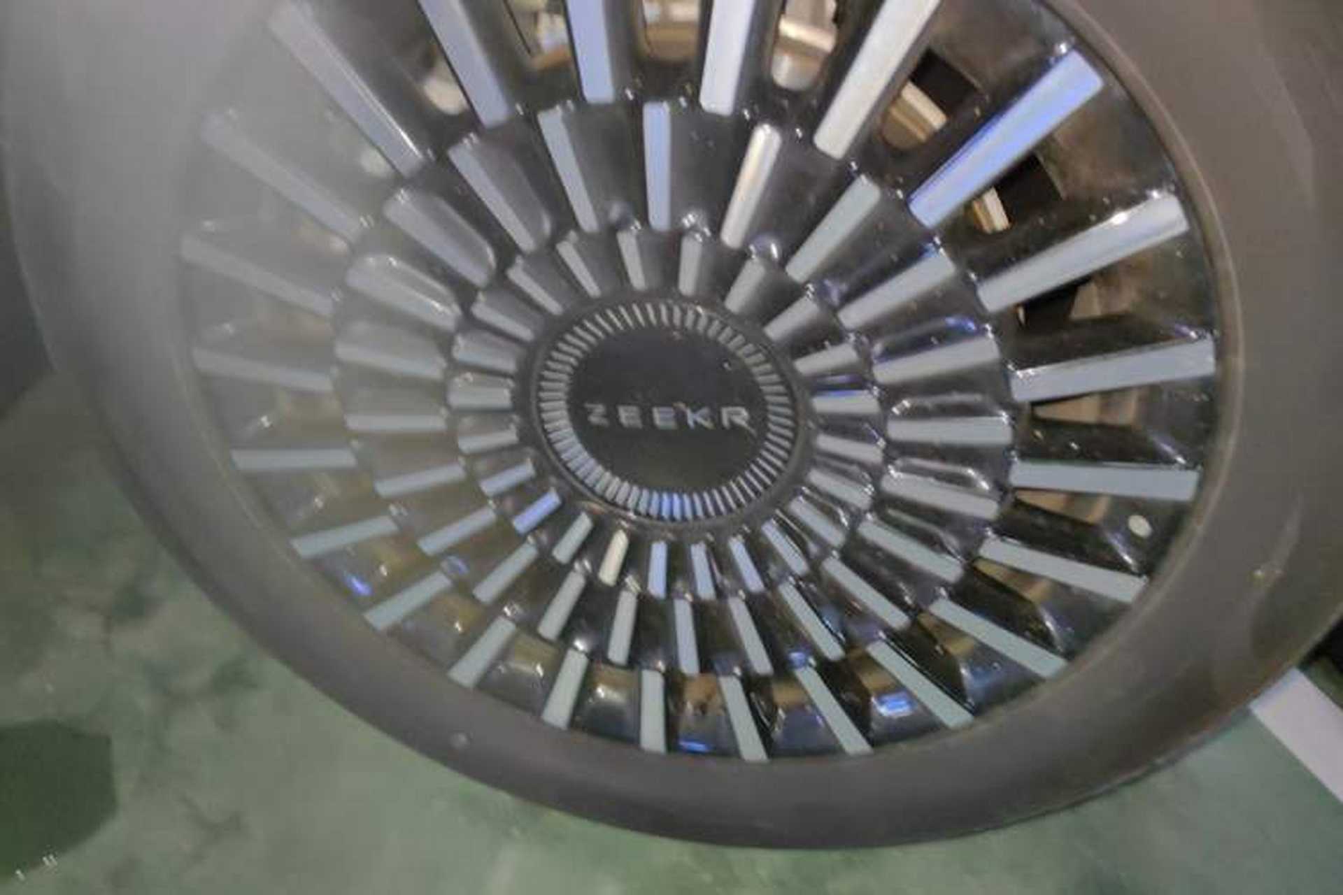 Used Zeekr 009 2024 7-Seater Walk-Through Version Four-Wheel Drive 108 kWh Right Front Wheel Hub