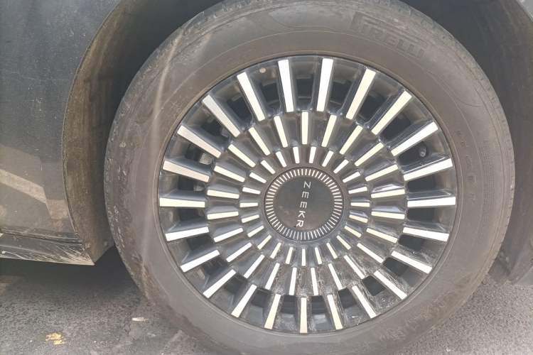 Used Zeekr 009 2024 7-Seater Aisle Version 108 kWh Right Front Wheel Hub
