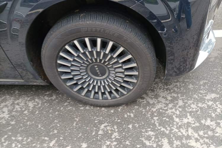 Used Zeekr 009 2024 7-Seater Walk-Through Version Four-Wheel Drive 108 kWh Right Front Wheel Hub