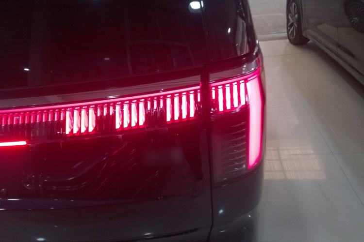 Used Zeekr 009 2024 Six-Seat Executive Version 4WD 108 kWh Right Rear Taillight