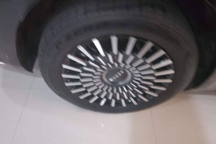 Used Zeekr 009 2024 Six-Seat Executive Version 4WD 108 kWh Right Rear Wheel Hub