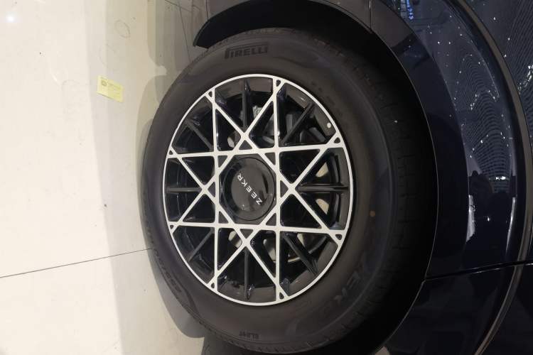 Used Zeekr 009 2024 7-Seater Walk-Through Version Four-Wheel Drive 108 kWh Right Rear Wheel Hub