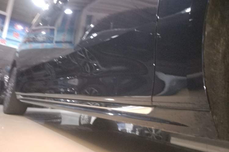 Used Zeekr 009 2024 Six-Seat Executive Version 4WD 108 kWh Right Side Sill