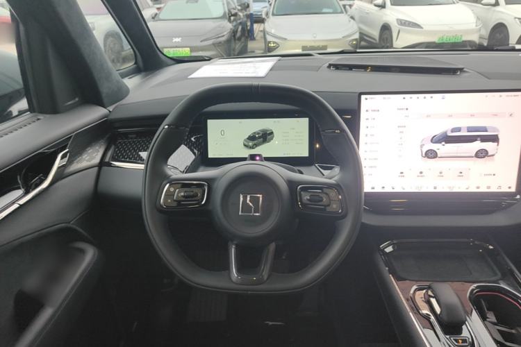 Used Zeekr 009 2024 7-Seater Walk-Through Version Four-Wheel Drive 108 kWh Steering Wheel