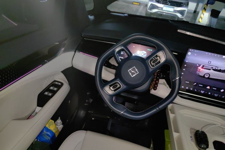 Used Zeekr 009 2024 7-Seater Walk-Through Version Four-Wheel Drive 108 kWh Steering Wheel