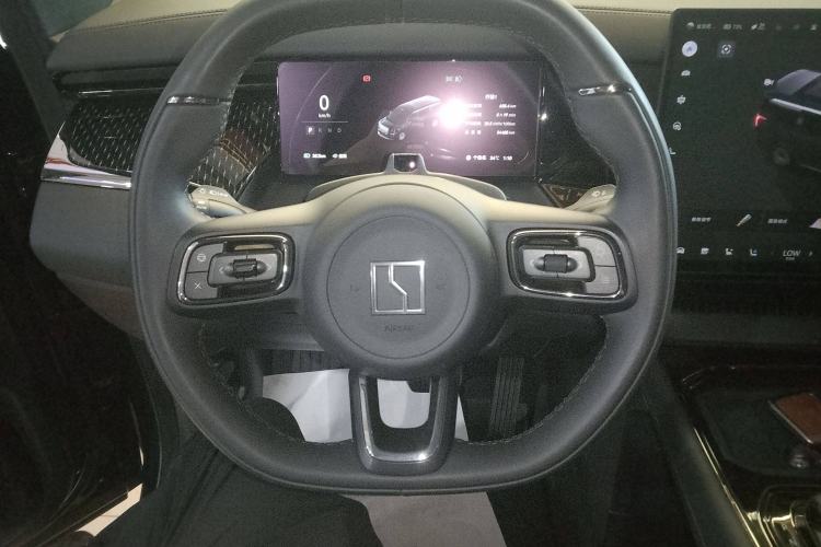 Used Zeekr 009 2024 Six-Seat Executive Version 4WD 108 kWh Steering Wheel