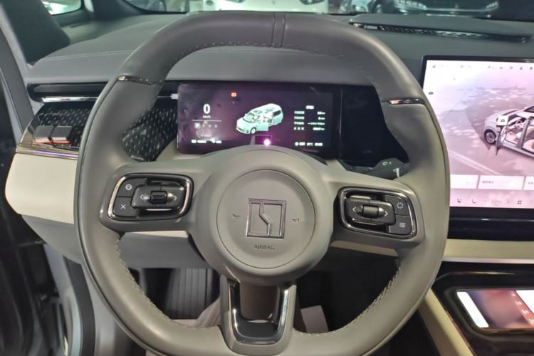 Used Zeekr 009 2024 7-Seater Aisle Version 108 kWh Steering Wheel
