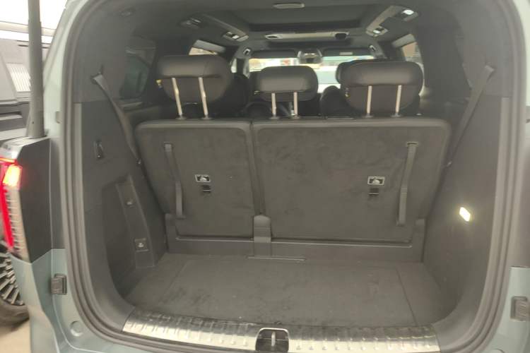 Used Zeekr 009 2024 7-Seater Walk-Through Version Four-Wheel Drive 108 kWh Trunk