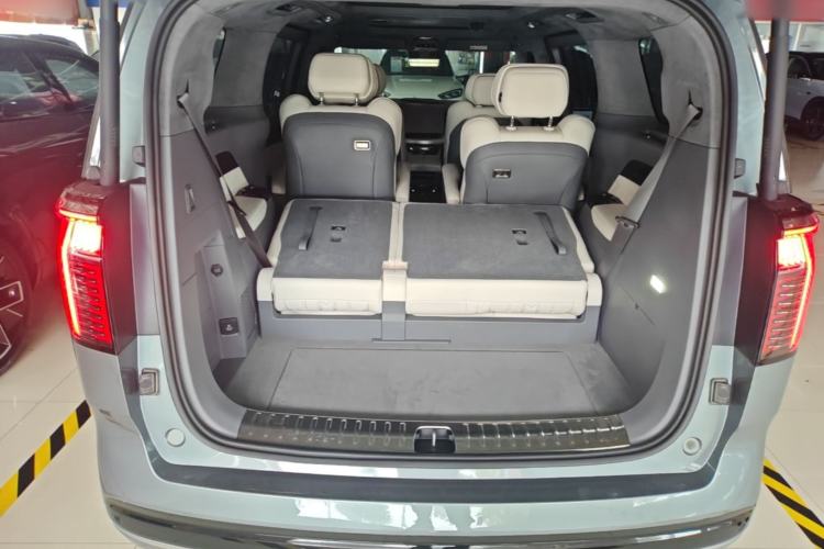 Used Zeekr 009 2024 7-Seater Aisle Version 108 kWh Trunk