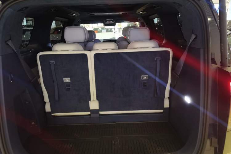 Used Zeekr 009 2024 7-Seater Walk-Through Version Four-Wheel Drive 108 kWh Trunk