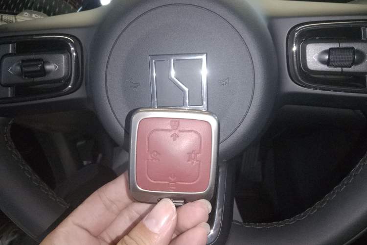 Used Zeekr 009 2024 Six-Seat Executive Version 4WD 108 kWh Vehicle Key