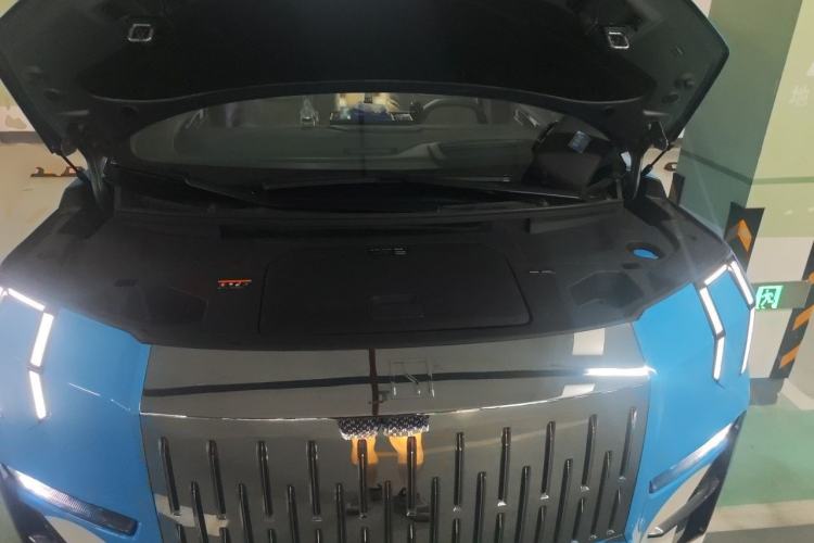 Used Zeekr 009 2024 7-Seater Walk-Through Version Four-Wheel Drive 108 kWh Engine Bay