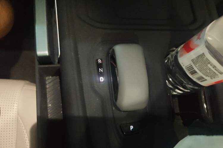 Used Zeekr 009 2024 7-Seater Walk-Through Version Four-Wheel Drive 108 kWh Gear Lever