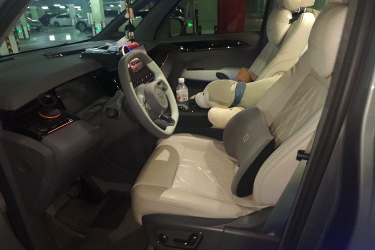 Used Zeekr 009 2024 7-Seater Walk-Through Version Four-Wheel Drive 108 kWh Left Front Seat