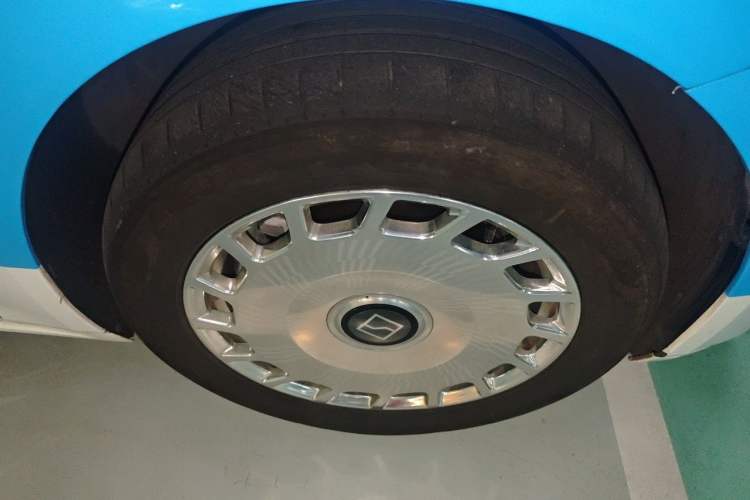 Used Zeekr 009 2024 7-Seater Walk-Through Version Four-Wheel Drive 108 kWh Right Front Wheel Hub