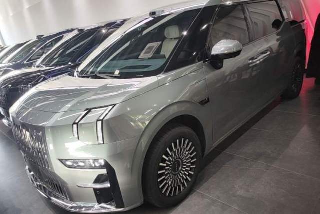 Used Zeekr 009 2024 7-Seater Walk-Through Version Four-Wheel Drive 108 kWh