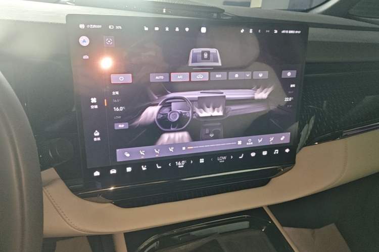 Used Zeekr 009 2024 Six-Seat Executive Version 4WD 108 kWh Audio And AC Panel
