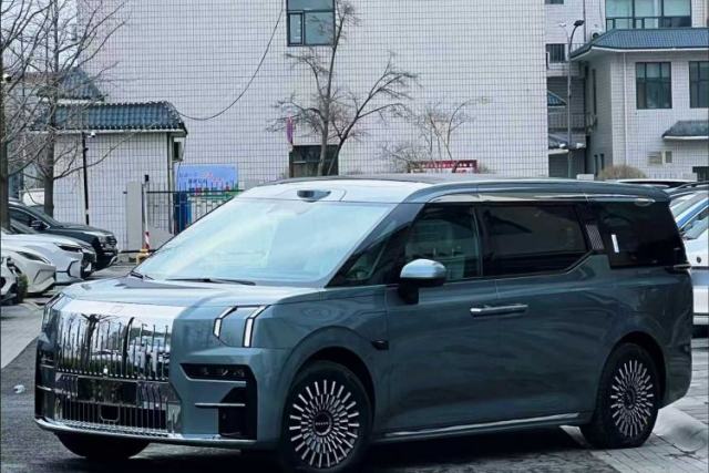 Used Zeekr 009 2024 Six-Seat Executive Version 4WD 108 kWh