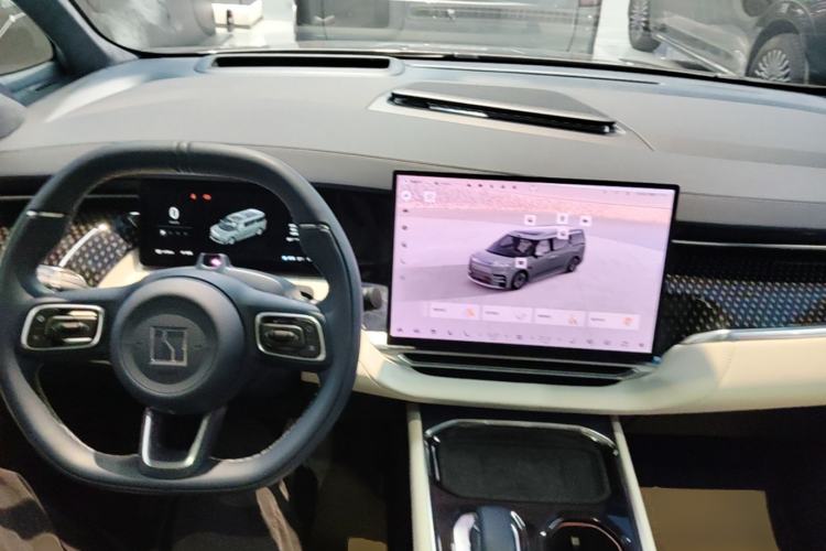 Used Zeekr 009 2024 7-Seater Walk-Through Version Four-Wheel Drive 108 kWh Center Console