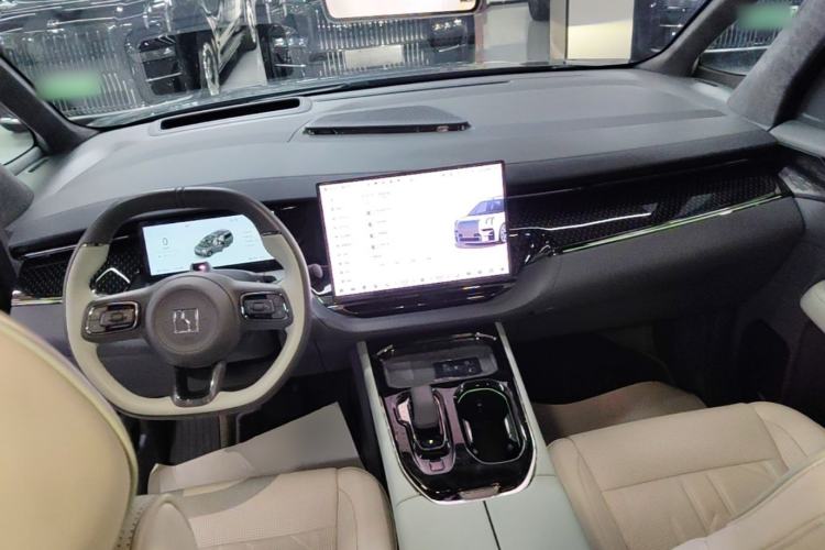 Used Zeekr 009 2024 7-Seater Aisle Version 108 kWh Center Console