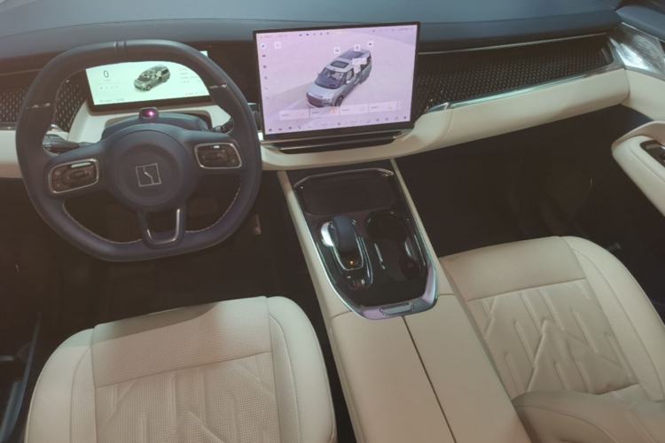 Used Zeekr 009 2024 7-Seater Aisle Version 108 kWh Center Console