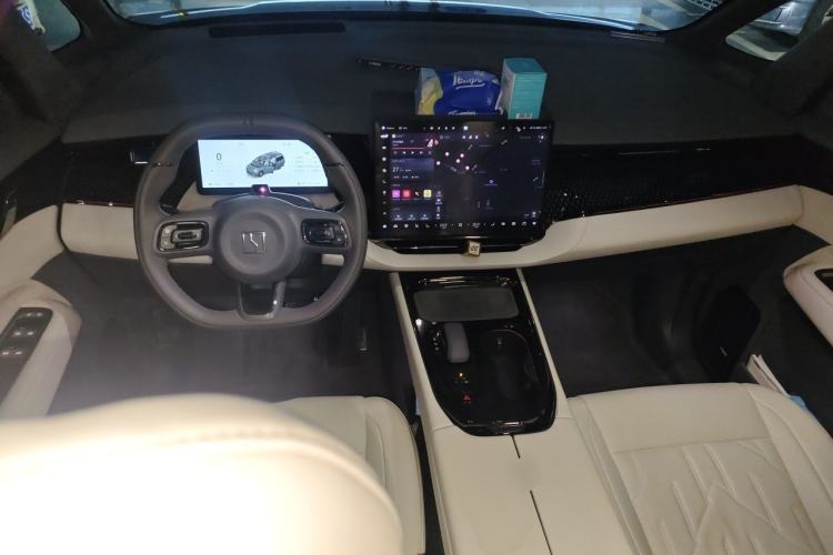Used Zeekr 009 2024 7-Seater Walk-Through Version Four-Wheel Drive 108 kWh Center Console