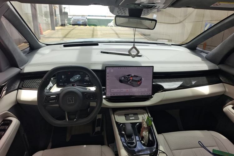 Used Zeekr 009 2024 7-Seater Aisle Version 108 kWh Center Console