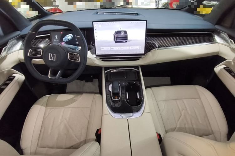 Used Zeekr 009 2024 Six-Seat Executive Version 4WD 108 kWh Center Console