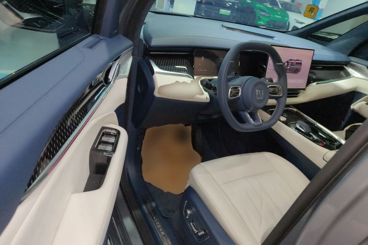 Used Zeekr 009 2024 7-Seater Walk-Through Version Four-Wheel Drive 108 kWh Driver Seat