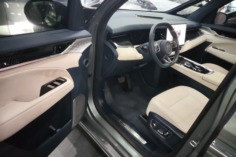 Used Zeekr 009 2024 7-Seater Walk-Through Version Four-Wheel Drive 108 kWh Driver Seat