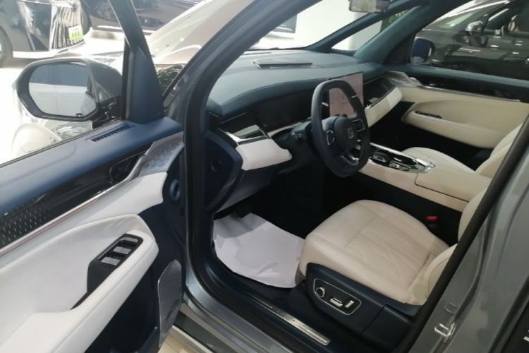 Used Zeekr 009 2024 Six-Seat Executive Version 4WD 108 kWh Driver Seat