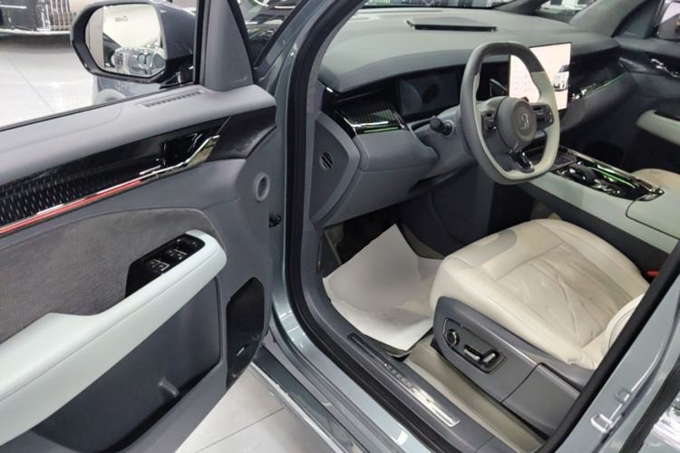 Used Zeekr 009 2024 7-Seater Aisle Version 108 kWh Driver Seat