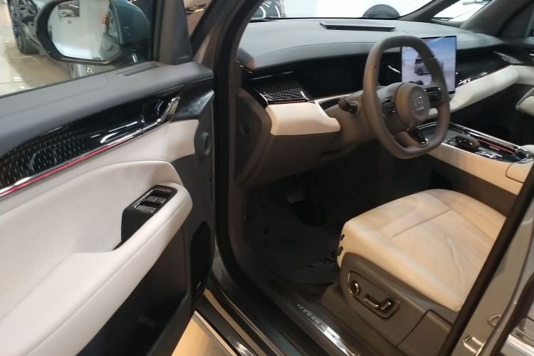 Used Zeekr 009 2024 Six-Seat Executive Version 4WD 108 kWh Driver Seat