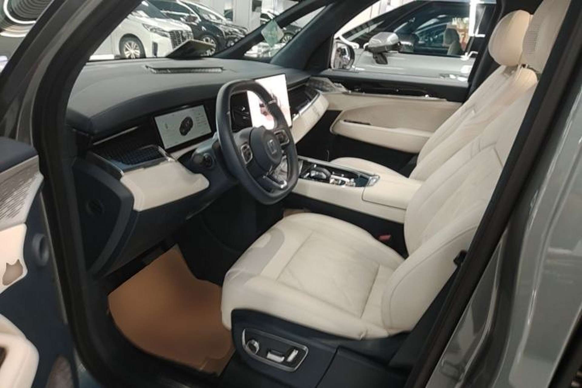 Used Zeekr 009 2024 Six-Seat Executive Version 4WD 108 kWh Driver Seat