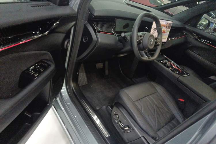 Used Zeekr 009 2024 Six-Seat Executive Version 4WD 108 kWh Driver Seat