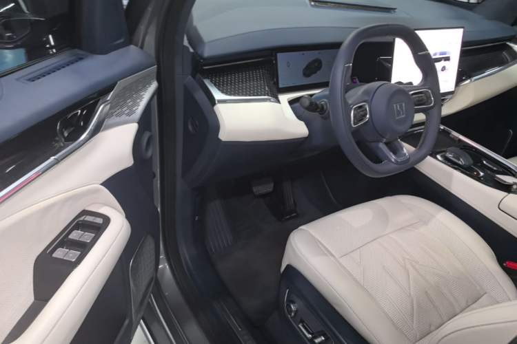 Used Zeekr 009 2024 Six-Seat Executive Version 4WD 140 kWh Driver Seat
