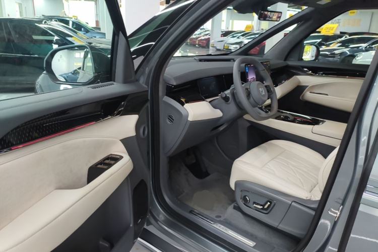 Used Zeekr 009 2024 7-Seater Walk-Through Version Four-Wheel Drive 108 kWh Driver Seat