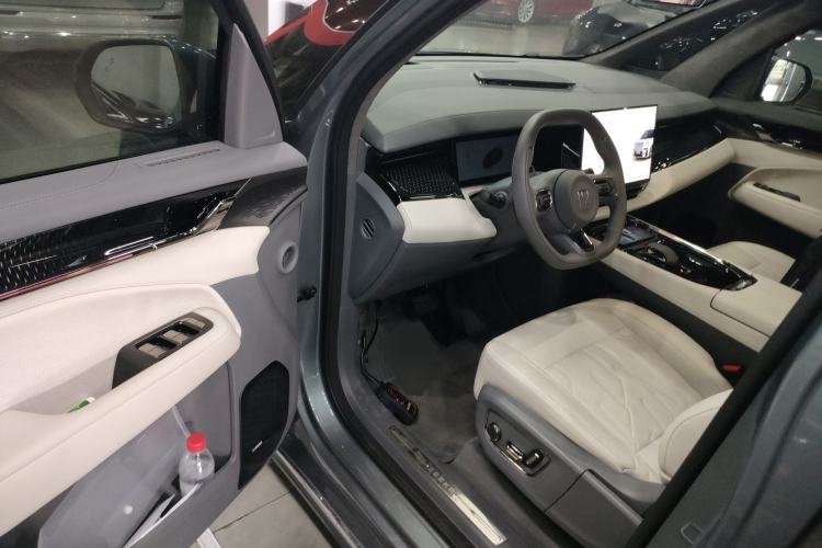 Used Zeekr 009 2024 7-Seater Walk-Through Version Four-Wheel Drive 108 kWh Driver Seat