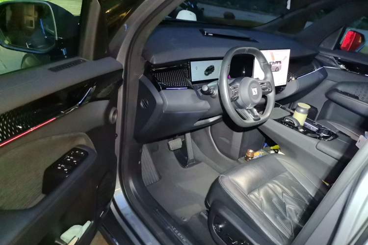 Used Zeekr 009 2024 Six-Seat Executive Version 4WD 108 kWh Driver Seat